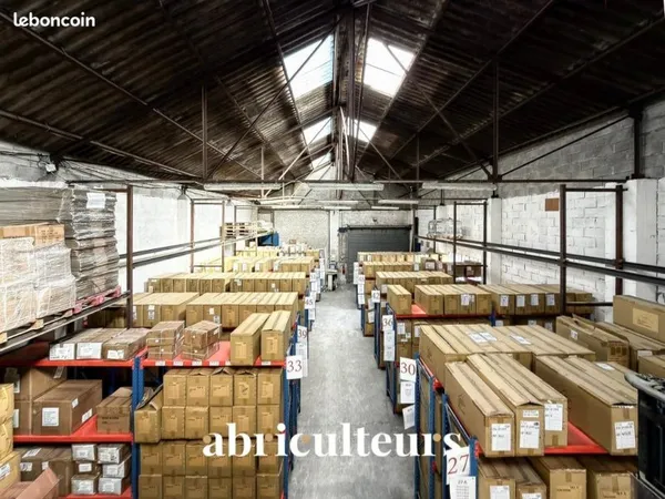 Local industriel 700 m²