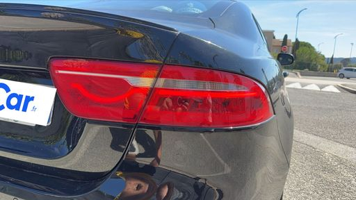 Jaguar XE 2.0 D - 180 CH AWD BVA8 - R-Sport – 2017 – 106953 km – Diesel – Boîte Automatique — photo 14