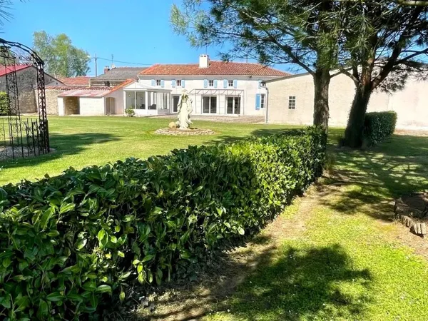 Maison de caractère 10 pièces 235 m²