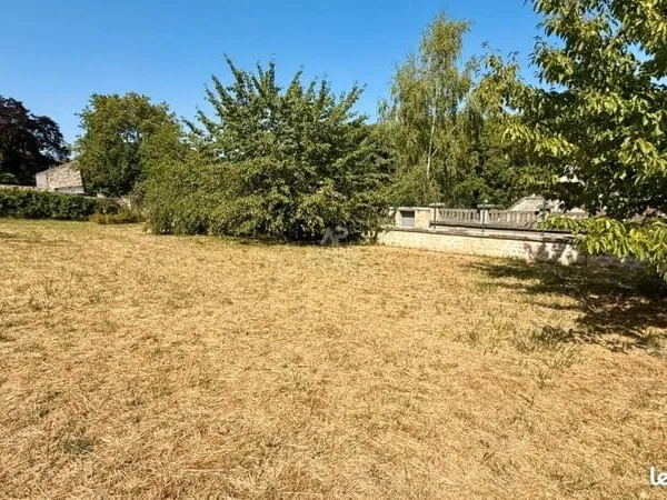 Terrain 738 m²