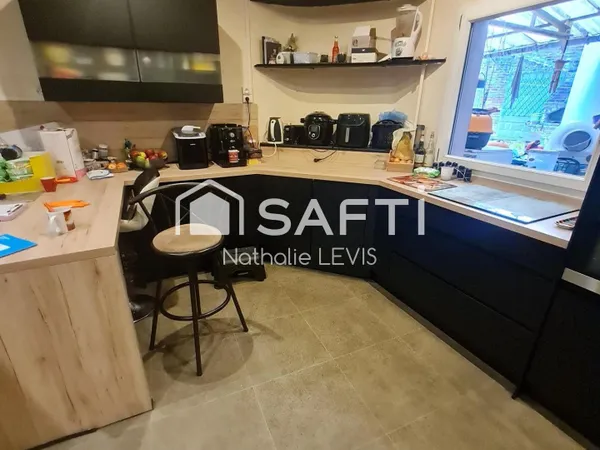 Proche de LENS, immeuble mixte rénové avec une habitation et un local commercial en activité