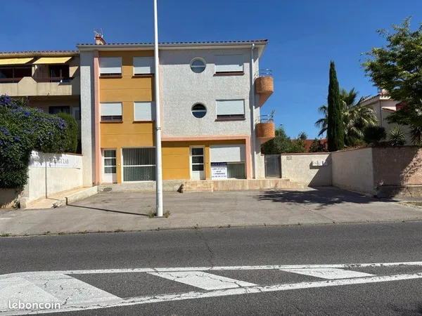 Local professionnel - Clos Banet, Jardin + parking