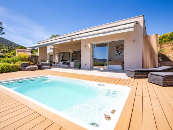 Villa contemporaine avec vue panoramique
