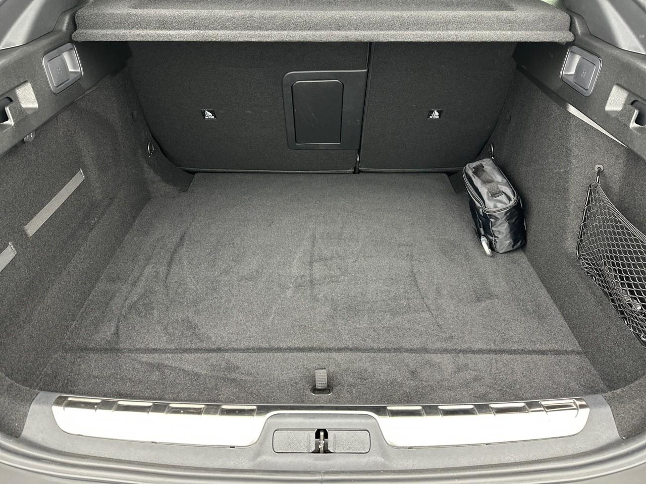 Peugeot 408 hybrid 145 e-dcs6 gt — photo 14