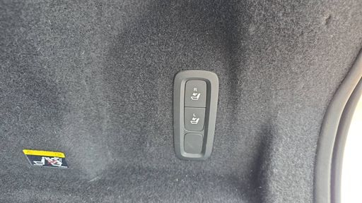 Volvo XC60 2.0 D4 190 Geartronic8 - R-Design – 2018 – 152000 km – Diesel – Boîte Automatique — photo 26