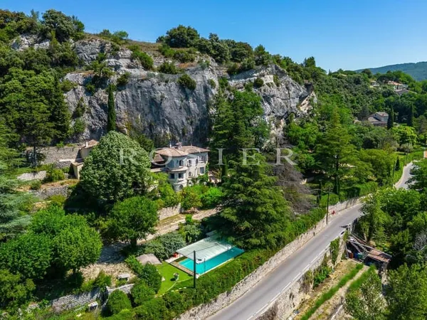 Propriété d'exception à Vaison La Romaine - Ensemble immobilier parc remarquable, piscine et vues pa