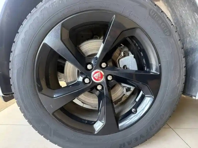 Jaguar F-Pace 2.0 d - 240 ch awd bva8 — photo 12