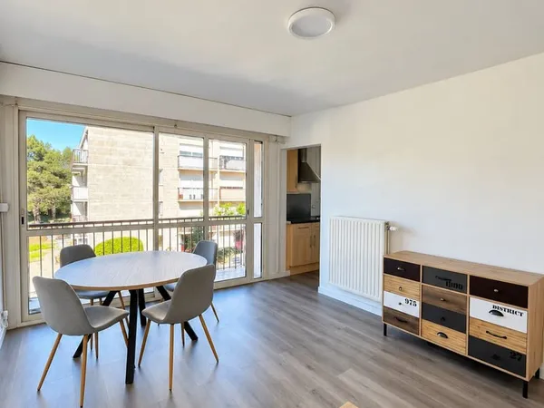 Studio meublé de 24,79 m2 avec balcon et parking collectif