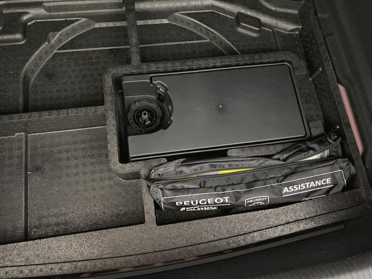 Peugeot 308 hybrid 145 e-dcs6 allure — photo 16