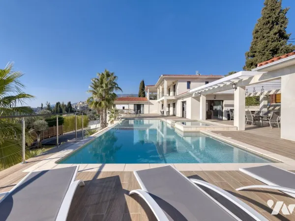 Maison 8 pièces 200 m²