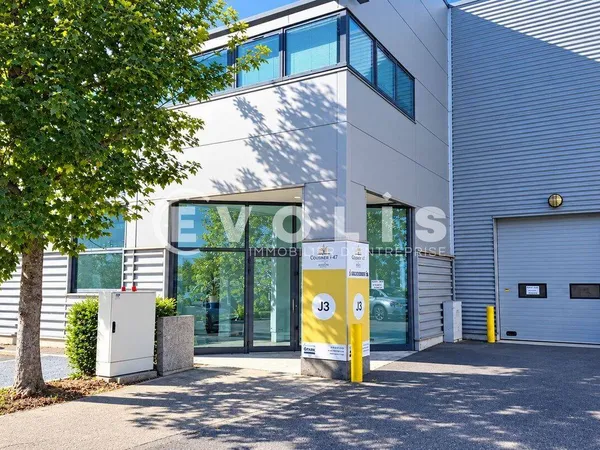 Local d'activité 932 m²