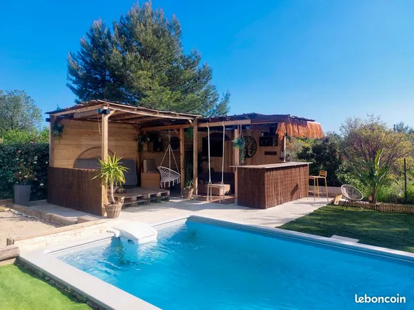 Maison individuelle avec jardin et piscine
