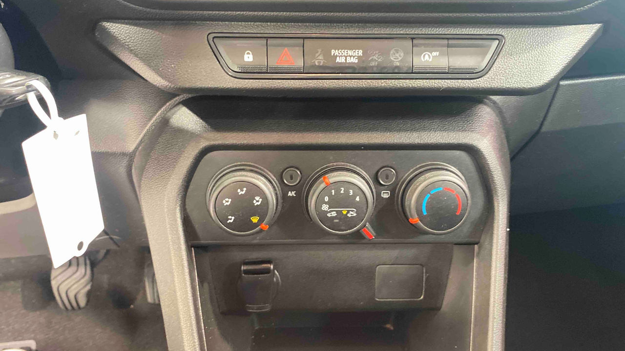 Dacia Sandero SCe 65 - 22 — photo 18
