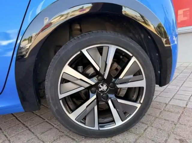 Peugeot 208 1.2 puretech 100ch s&amp;s gt line — photo 8