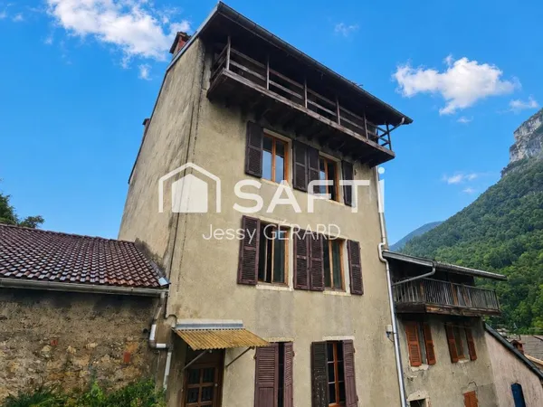 MAISON 165 M² À RÉNOVER - 4 CHAMBRES - GRENIER AMÉNAGEABLE 55 M² - 49 000 €