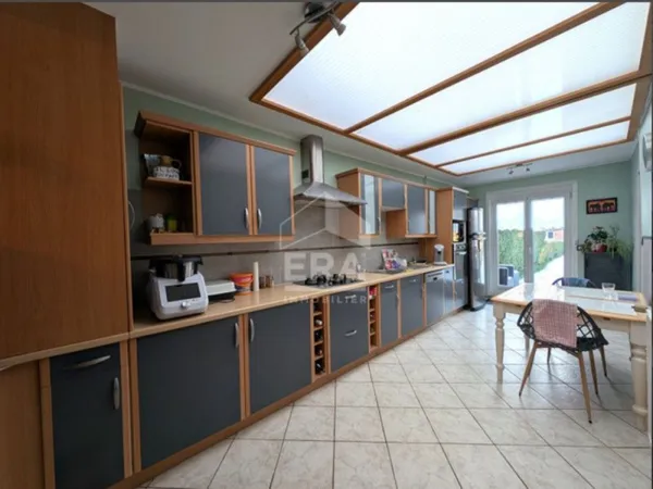 82 m2 jardin 150 m2 environ garage à proximité en