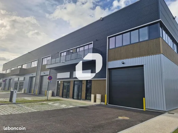Local d'activité 4 990 m²