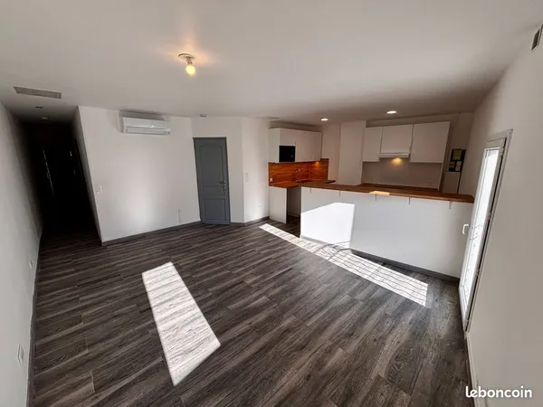 T3 rénové 65 m² - 2 chambres - Climatisation - Centre Poussan