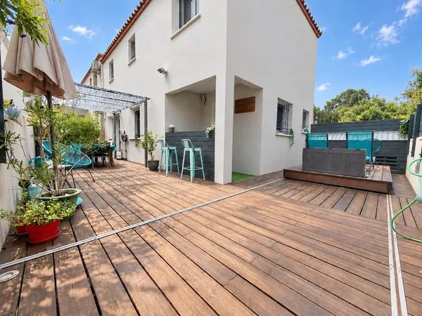 À vendre Maison récente avec terrasse, piscine et garage à