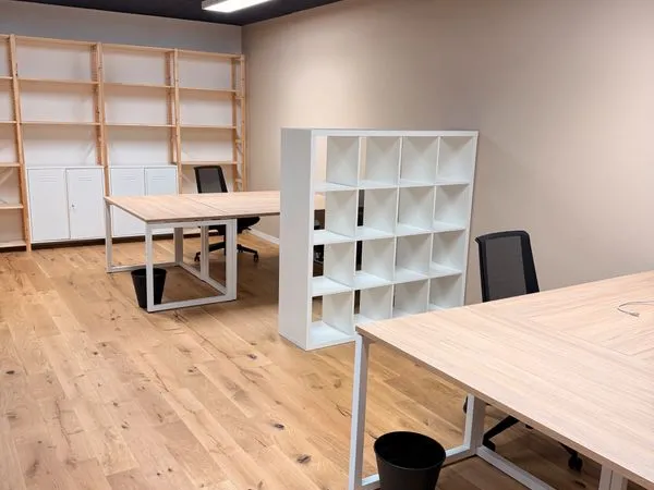 Bureau open space dans espace de coworking