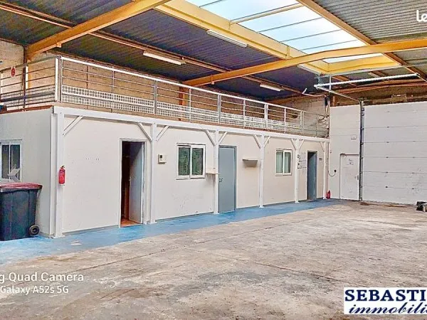 Local 254 m² Sainte-Savine