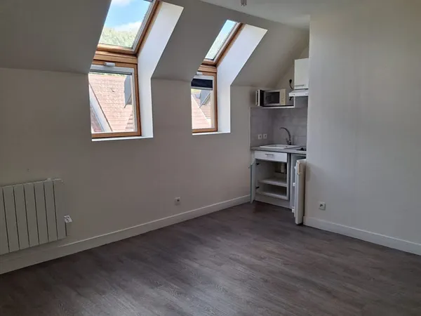 PIERRES - studio de 22.47 m² à louer