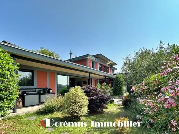Villa contemporaine d'exception à Bouliac (33270) 320 m2 habitables sur parc arboré de 7400 m2