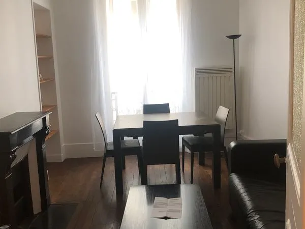 T2 meublé 42 m² refait à neuf, parquet et moulures, Paris 17e (Brochant)
