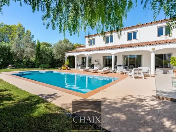 Villa 7 pièces 220 m²