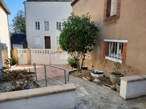 Centre ville place du chateau BOULOIRE