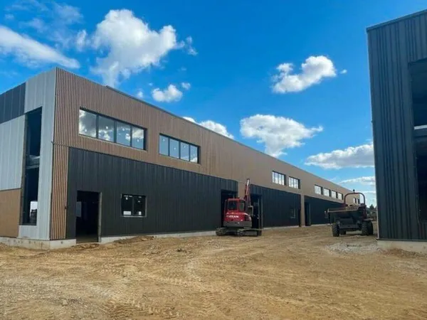 Local d'activité 390 m²