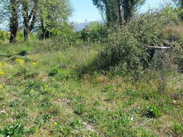 Terrain à bâtir de 557 m² à PEYRUIS (04)