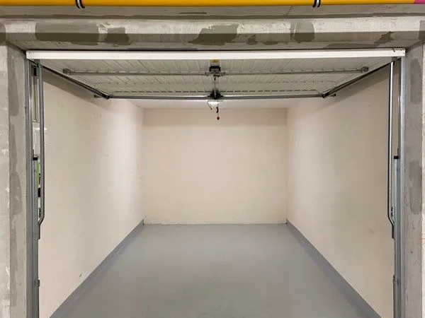 Garage fermé motorisé dans résidence sécurisée