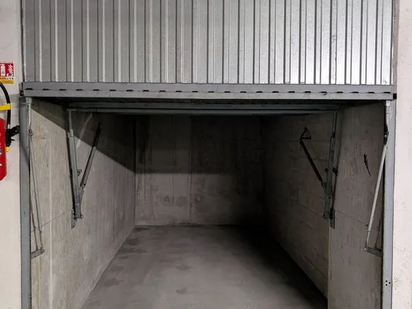 Location box 121 rue Haxo