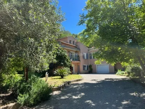 Maison 8 pièces 210 m²