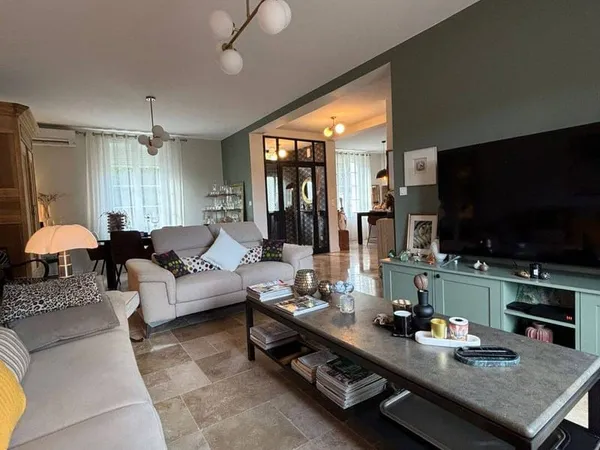 Villa 5 pièces 213 m²