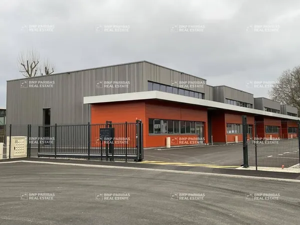 Local d'activité 571 m²