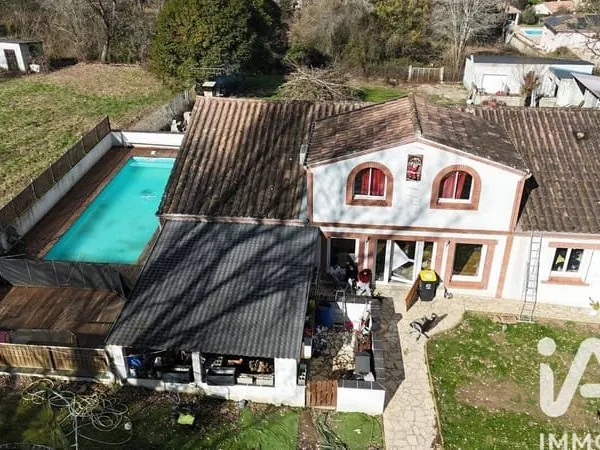 Maison 8 pièces 254 m²