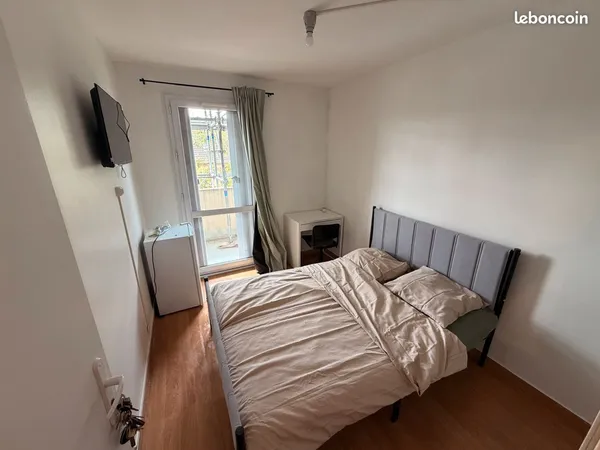 Chambre meublée tout confort à louer - 480 NC - Colocation à Les Mureaux