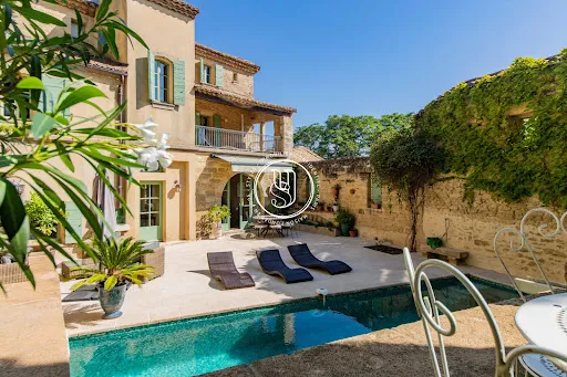 Maison 10 pièces 365 m²