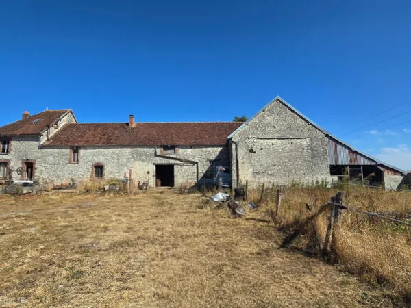 Maison à vendre Chenoise (à 5min) - Corps de ferme - Maison + dépendances (granges, étable)