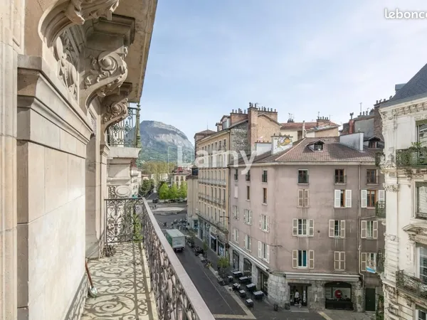 Appartement 7 pièces 211 m²