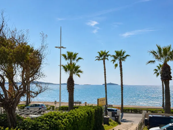 Appartement T2 de standing avec vue mer situé aux Lônes
