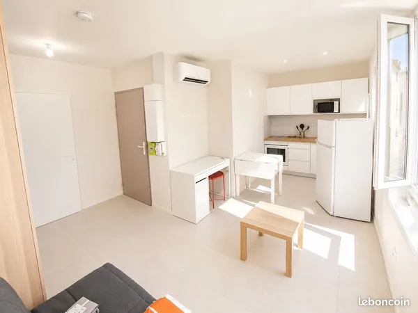 Studio 22 m² entièrement rénové - Première location, résidence sécurisée
