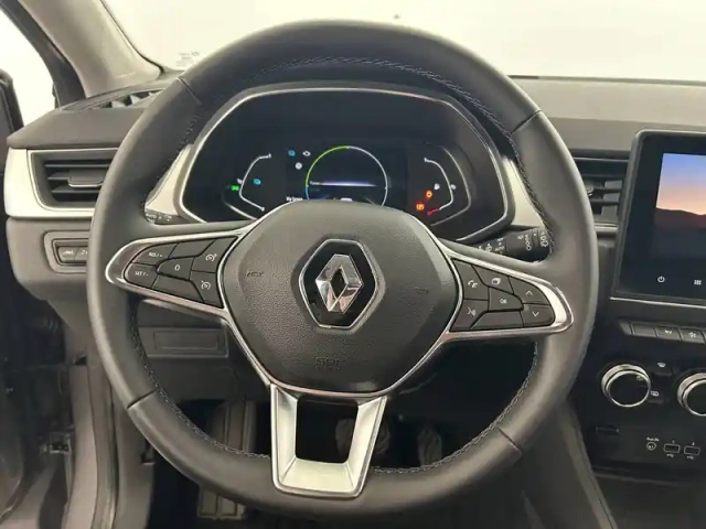 Renault Captur e-tech 145 - 21 — photo 24