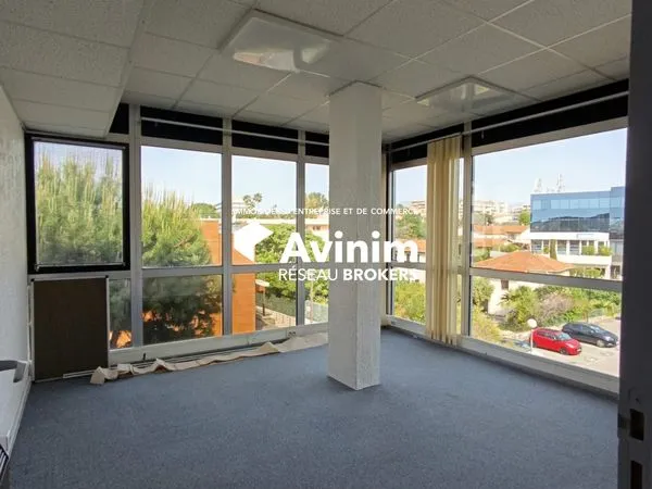 Bureaux 147 m² Saint-Laurent-du-Var
