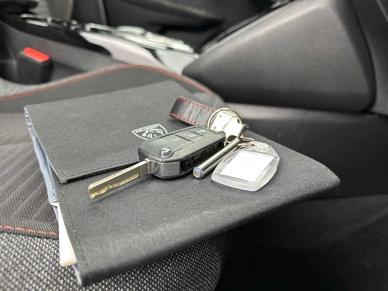 Peugeot 208 puretech 100 s&s eat8 active pack — photo 32