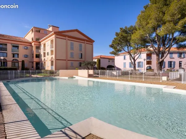 STUDIO 20.5m2 - durée 4 à 8 Mois - 670e charges comprises