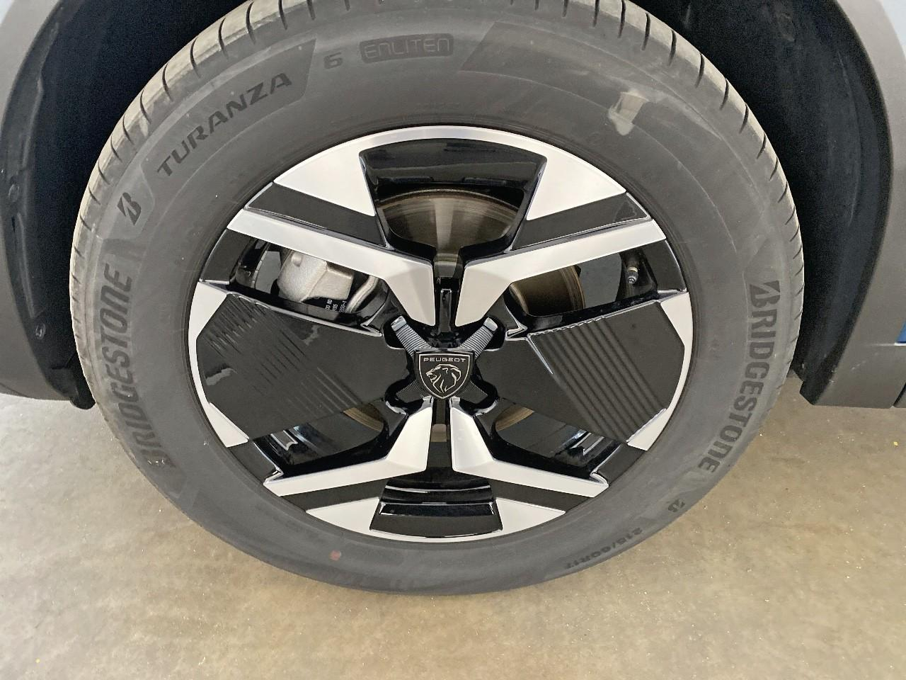 Peugeot 2008 hybrid 145 ch e-dcs6 allure — photo 11