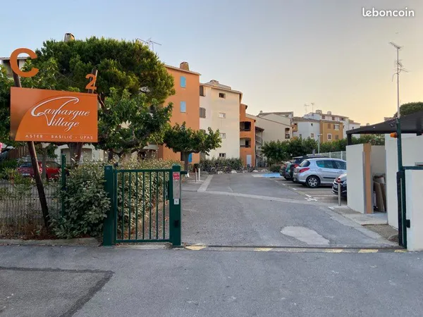 Studio cabine meublé avec place parking sécurisé Rive droite le Boucanet